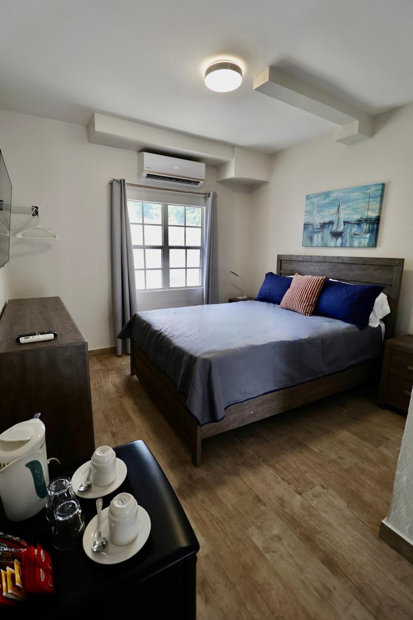 The Moxy Hotel English Harbour Buitenkant foto