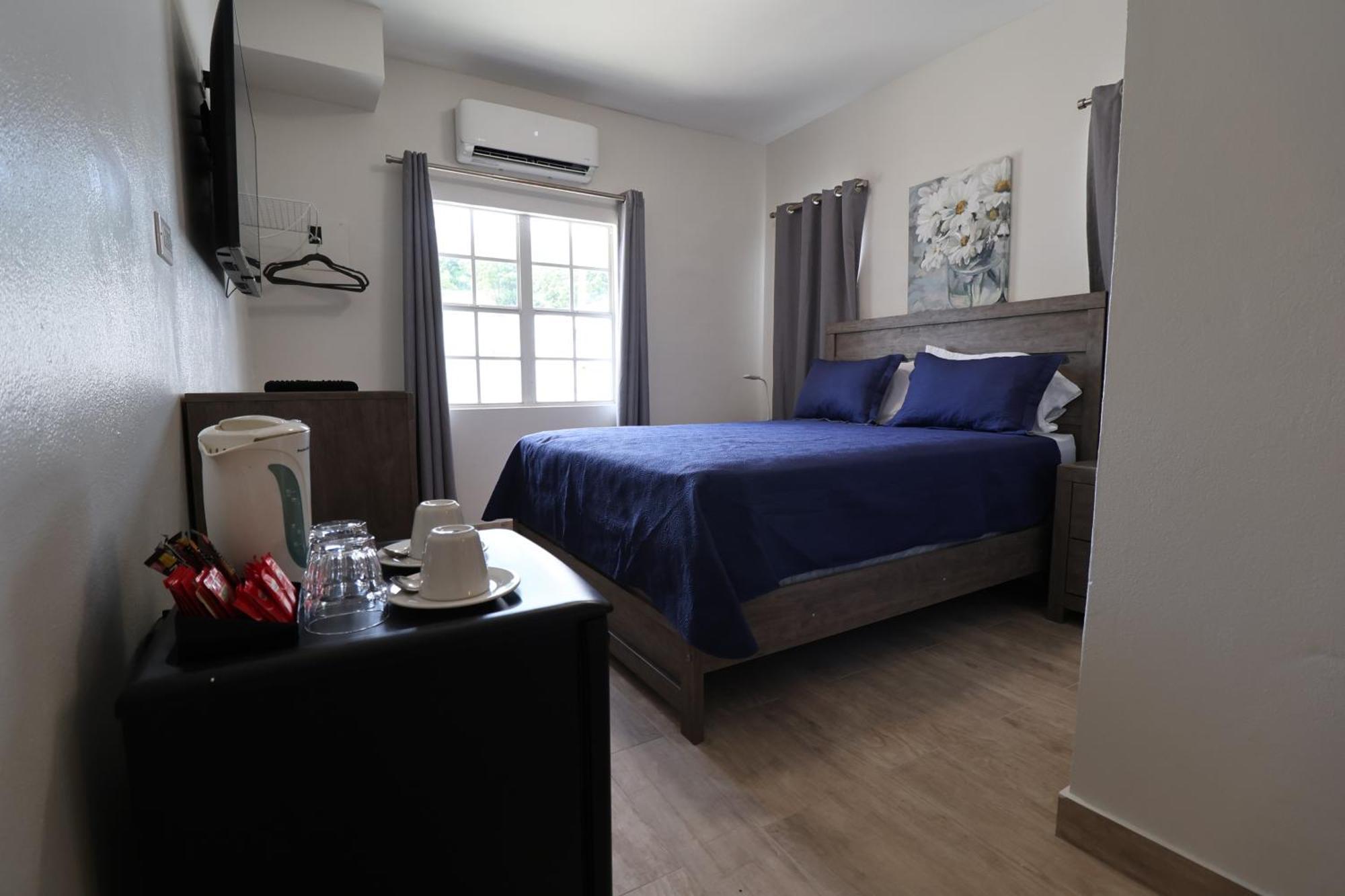 The Moxy Hotel English Harbour Buitenkant foto