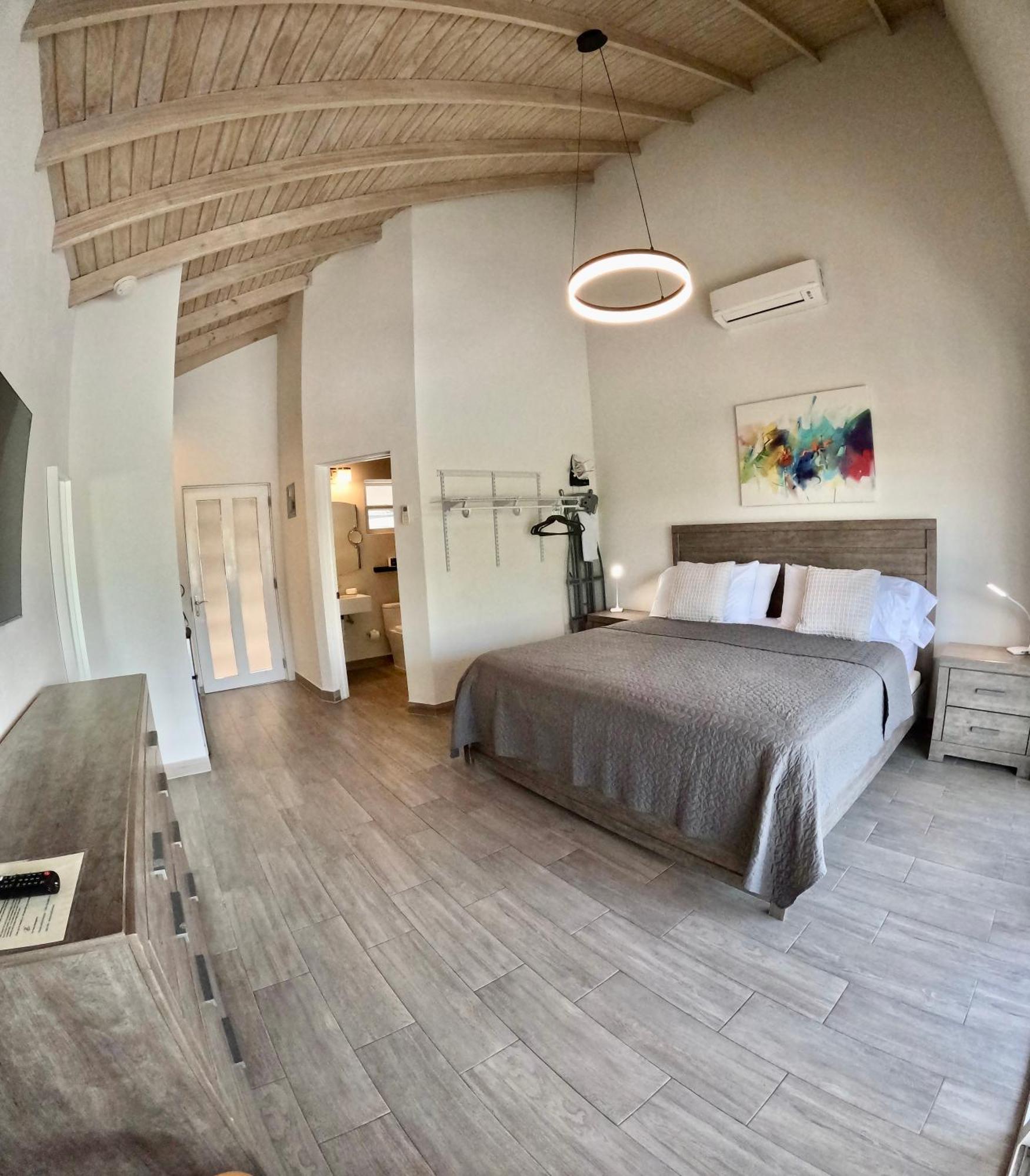 The Moxy Hotel English Harbour Buitenkant foto