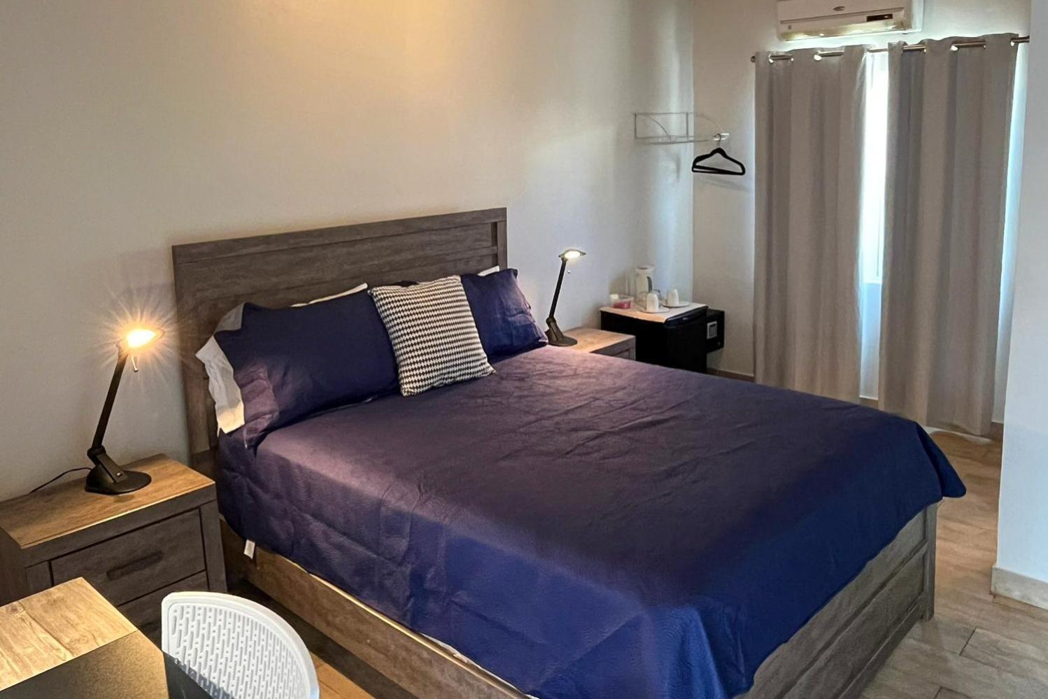 The Moxy Hotel English Harbour Buitenkant foto