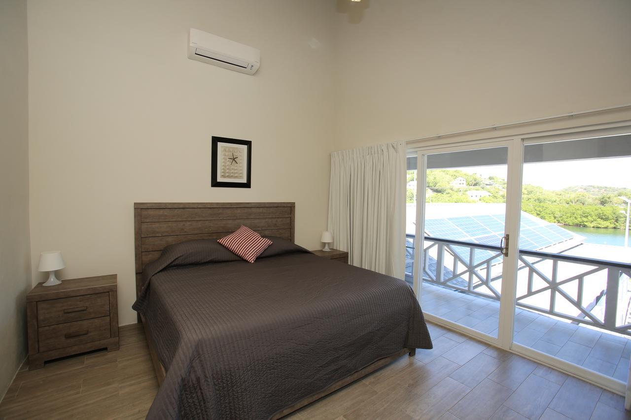 The Moxy Hotel English Harbour Buitenkant foto