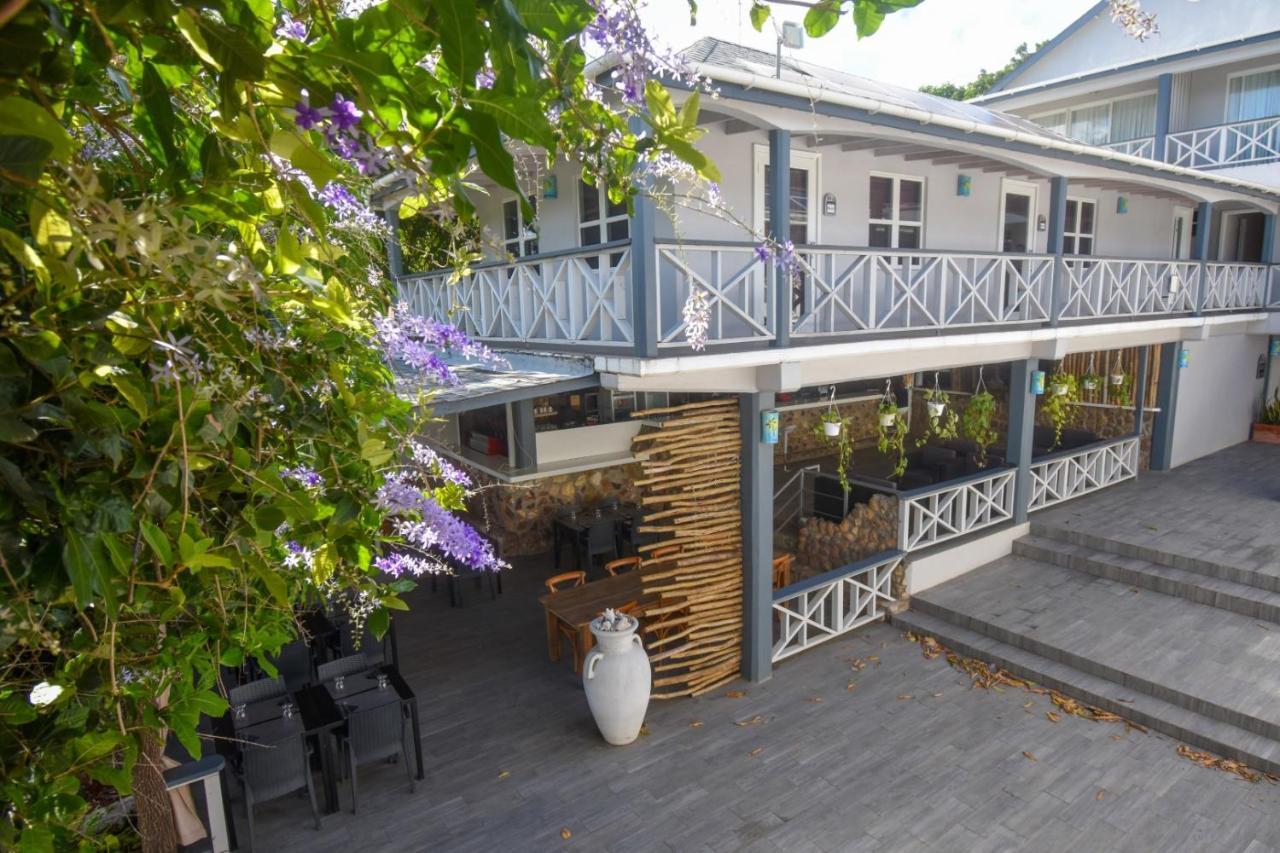 The Moxy Hotel English Harbour Buitenkant foto